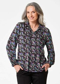 Blusa nera con motivo astratto multicolore, dotata di chiusura anteriore con bottoni, maniche lunghe e dettagli plissettati. Texture setosa.