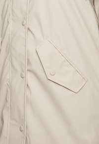 ONLY Petite ONLSALLY RAINCOAT - Casaco impermeável - silver lining