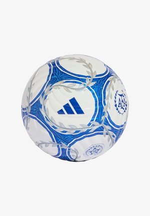 Balón de fútbol Adidas blanco y azul con diseños florales y de corona de laurel y logotipos de la Asociación de Fútbol de Argentina.
