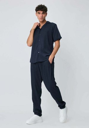 FRILIVIN, ENSEMBLE CHEMISE PANTALON UNI SET - Pantalon classique - bleu marine
