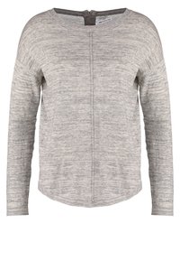 Lichtgrijs shirt met lange mouwen en een ronde hals, subtiele textuur en een licht gebogen zoom. Voorzien van een verborgen rits aan de achterkant.