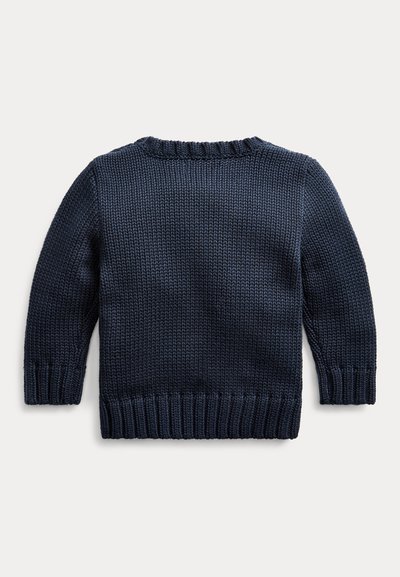 Maglione a maniche lunghe in maglia blu scuro con polsini, orlo e scollo a coste, mostrato da dietro su uno sfondo chiaro uniforme.