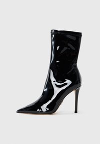 Valittu, black