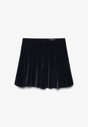 Jupe mini en velours noir évasée avec une taille et une fermeture éclair au dos, présentée à plat sur un fond blanc.