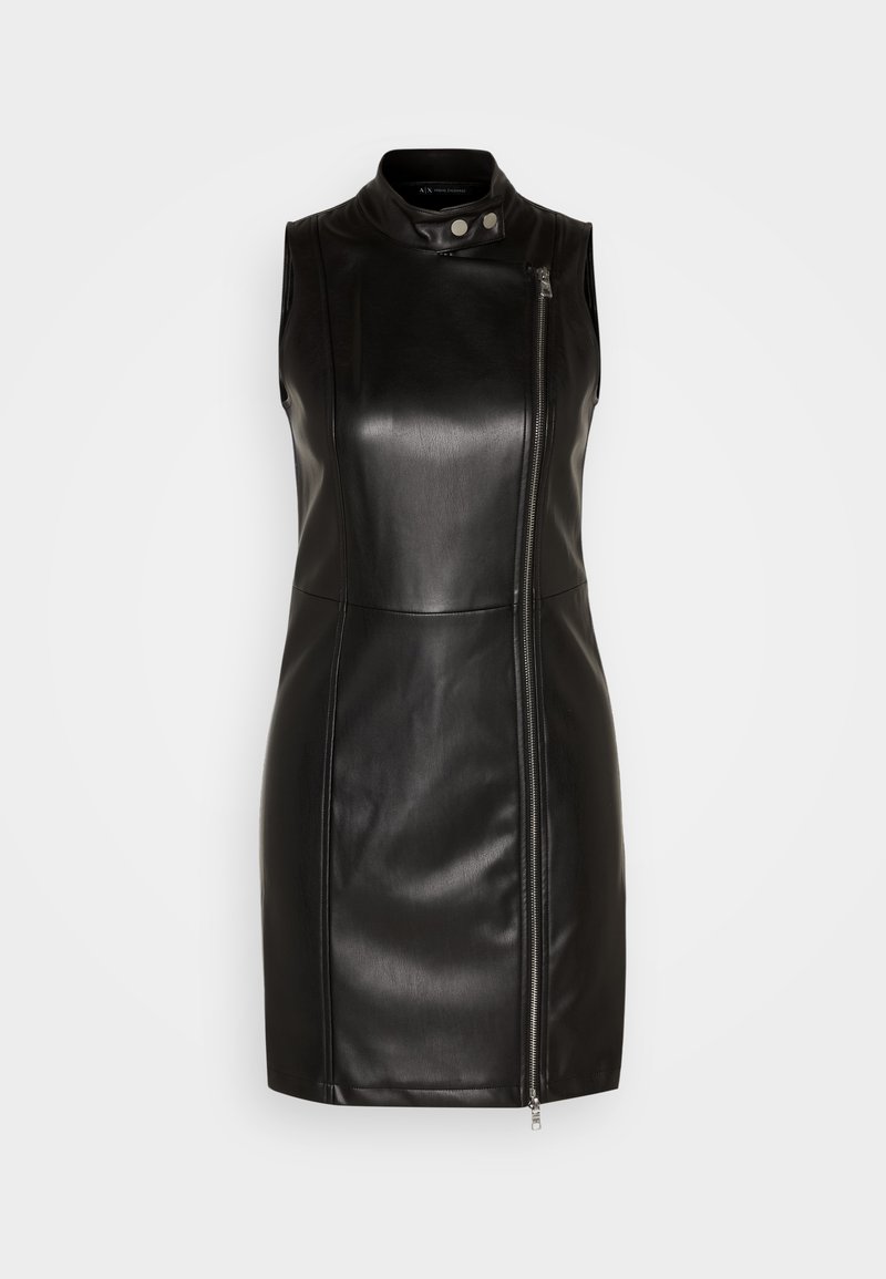 Abito senza maniche in pelle nera con un design aderente, colletto alto e una cerniera diagonale sul davanti che va dal colletto all'orlo.