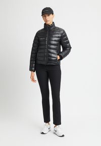 Röhnisch Chaqueta de invierno - black