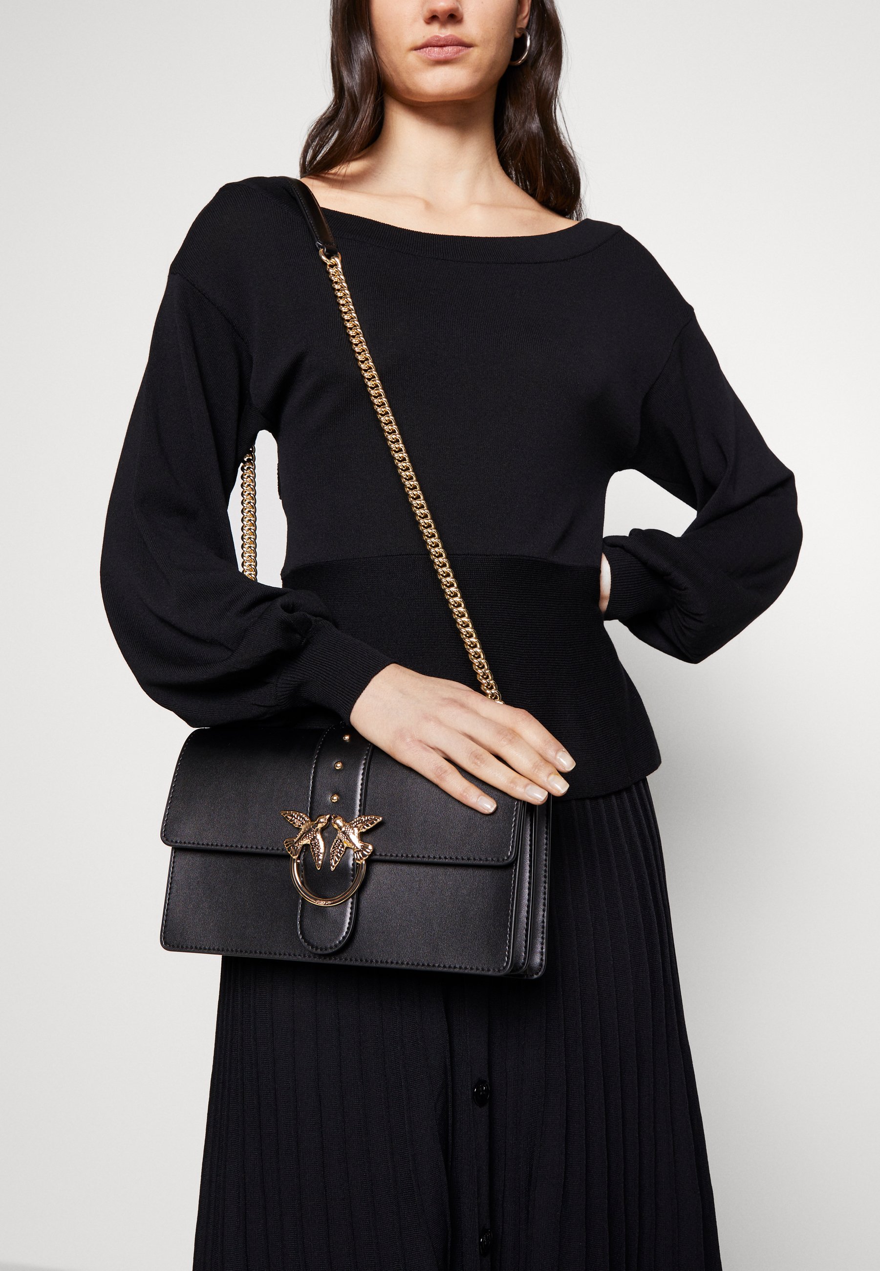 Pinko LOVE CLASSIC SIMPLY Skulderveske black Zalando.no Pinko LOVE BABY SIMPLY SETA Skulderveske black Zalando.no