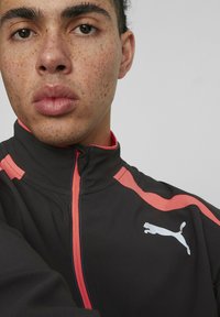 Puma ULTRAWEAVE RUNNING - Chaqueta de entrenamiento - black ultra blue