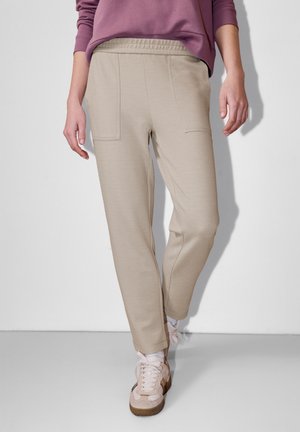 - Spodnie treningowe