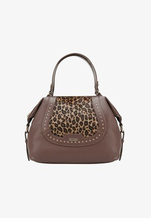 Ruskea käsilaukku, jossa on leopardikuosiset paneelit, niittikoristeet ja lyhyet kahvat. Valmistettu rakennekkaasta synteettisestä materiaalista.