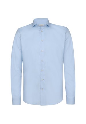 Jasnoniebieska koszula z długim rękawem na guziki z prostym kołnierzykiem, o gładkiej fakturze i sześciu białych guzikach na przodzie.