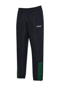 Czarne spodnie sportowe z elastycznym pasem i mankietami przy kostkach, zielone panele w okolicy kostek oraz białe logo "hummel sportswear" na prawym udzie.