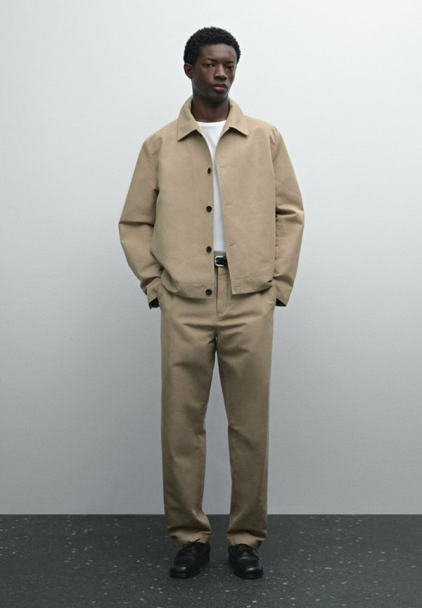 REGULAR FIT - Trousers - beige3