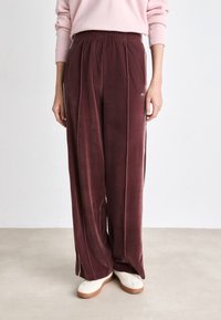 Lacoste Pantalon de survêtement - expresso/white