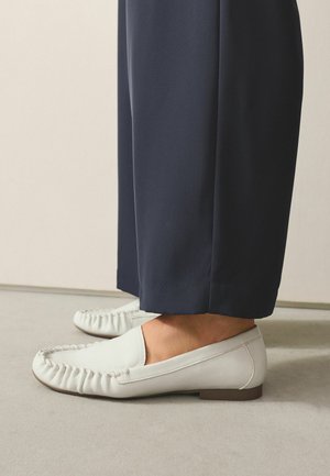 REGULAR FIT - FOREVER COMFORT SOFT RUCHED LOAFERS  - Slipper - new bone