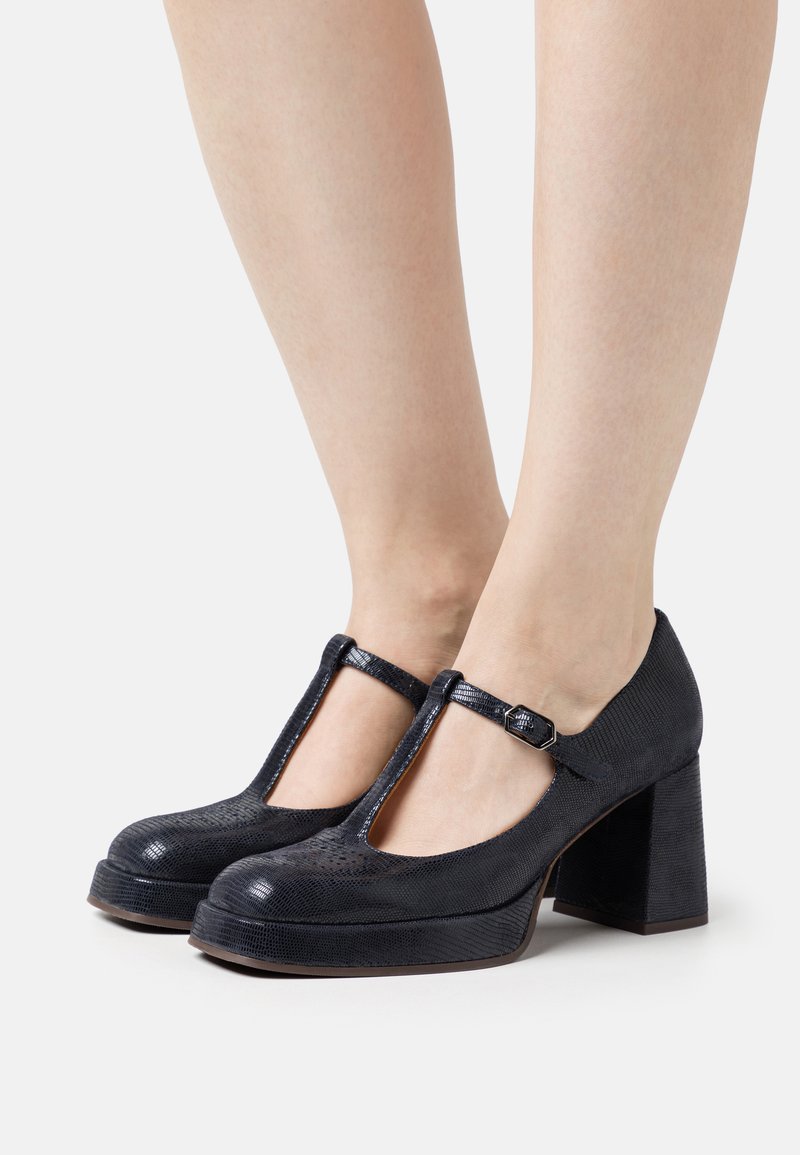 Escarpins Chie Mihara – Noir – Pointure 38.5 FR – Talon 8.5 Cm – Cuir – Occasion Très Bon état