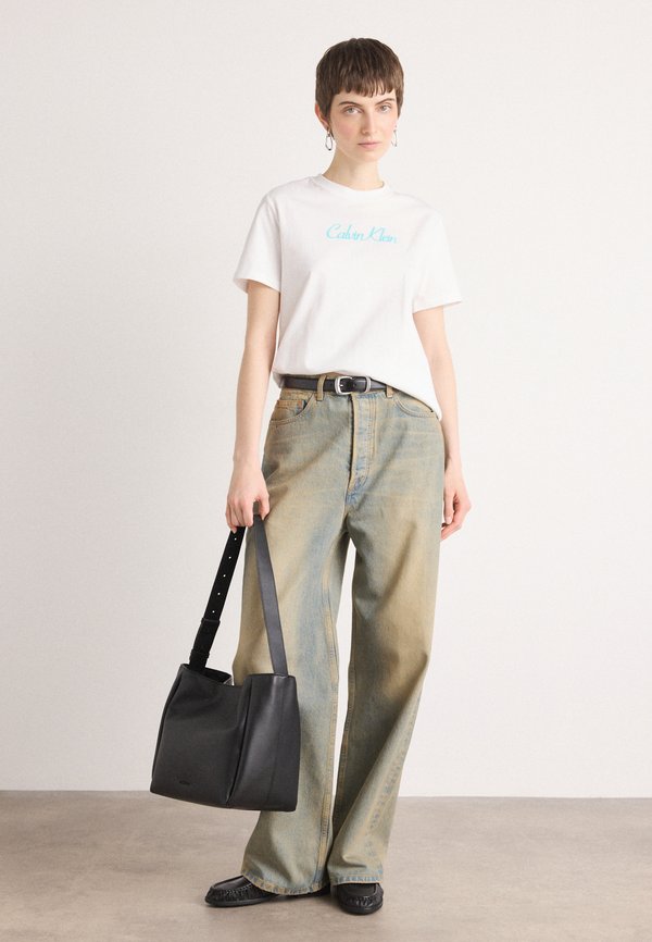 CLASSIC LOGO TEE - Print T-shirt4