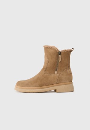 Winter boots - sand