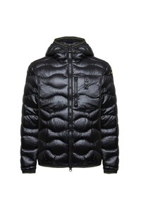 Giacca a vento nera con cappuccio, caratterizzata da un design trapuntato, chiusura con zip e una tasca sul petto. Texture liscia e lucida con accenti verdi.