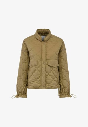 Tkanina khaki z pikowanym wzorem, stojącym kołnierzem, dwoma kieszeniami na zatrzask, regulowanymi troczkami przy mankietach oraz teksturowanym, ocieplanym wykończeniem.