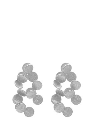 Pendientes de plata con discos circulares en capas y una superficie texturizada, dispuestos en un diseño en cascada.
