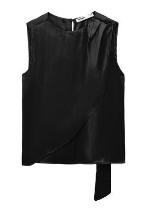 Blusa nera senza maniche in raso con scollo rotondo, drappeggio asimmetrico sul davanti e chiusura con cerniera sul retro.