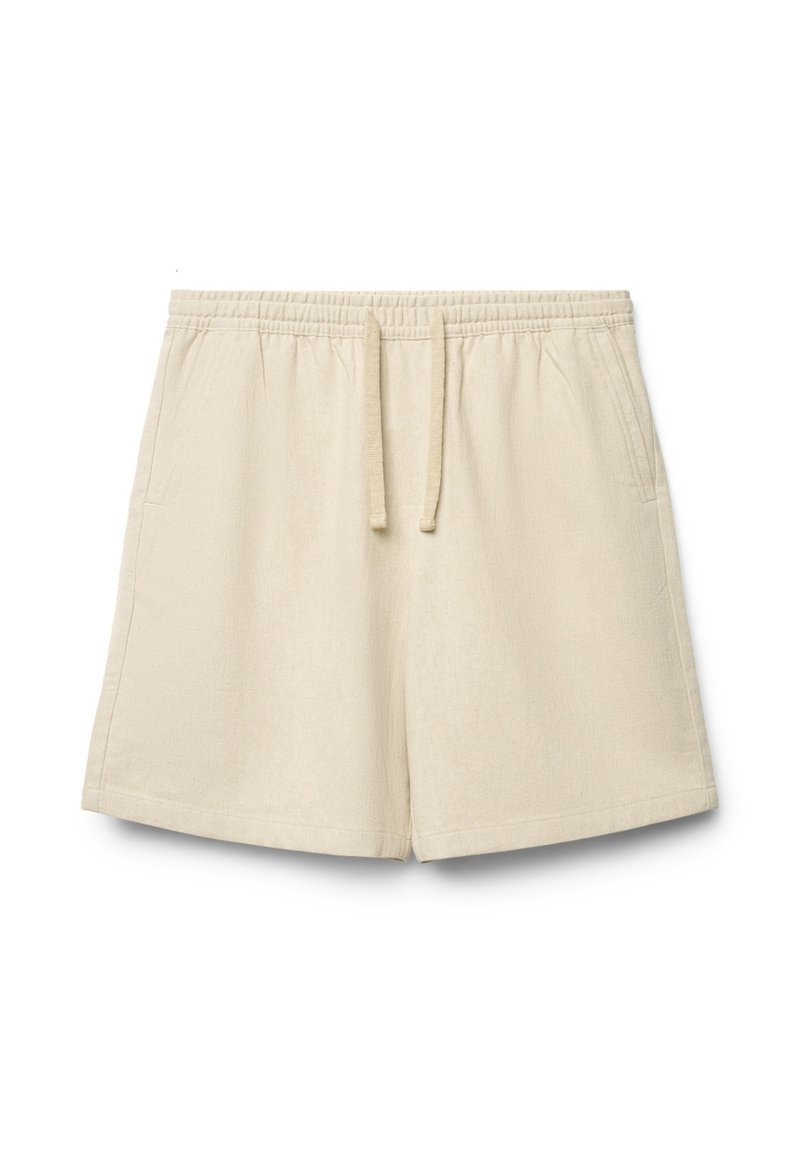 Shorts en tissu éponge beige avec taille élastique et cordon de serrage, dotés de poches latérales et d'une coupe décontractée.