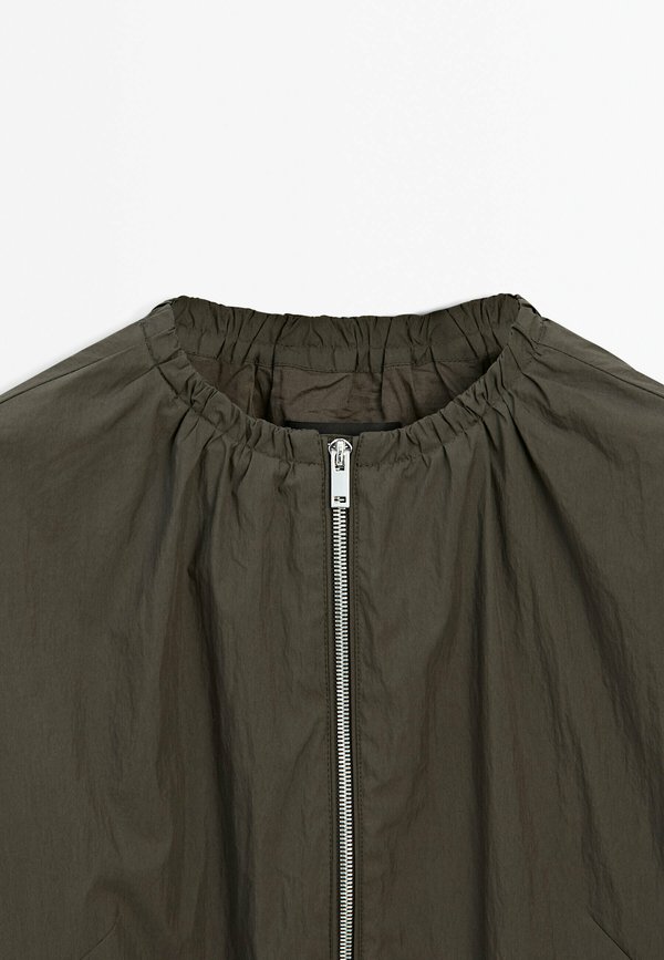 WITH RUFFLE DETAIL - Waistcoat2