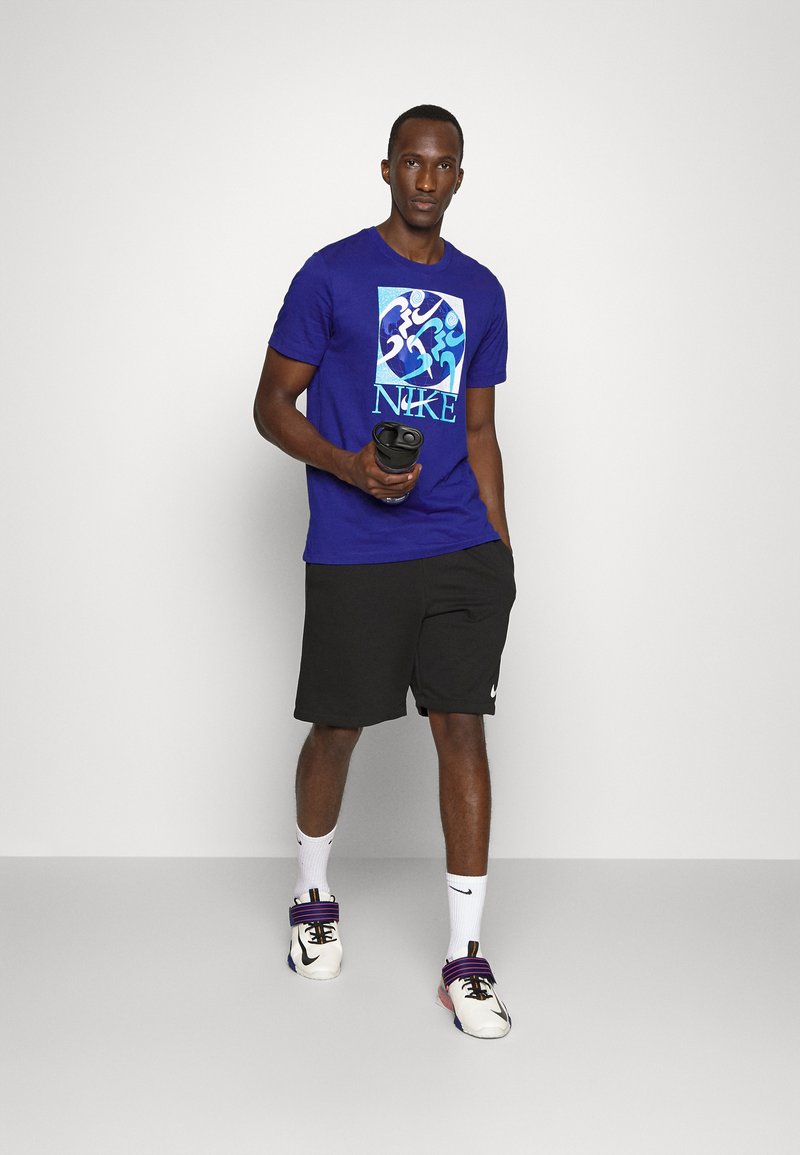 Herren Shirts | Nike Performance TEE Sport T-shirt deep royal blue/dunkelblau - IK15012 Herren Shirts | Nike Performance TEE Sport T-shirt deep royal blue/dunkelblau - IK15012