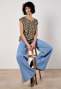 Apricot Blus - khaki