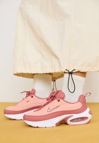 AIR MAX PORTAL - Baskets basses - canyon pink/dark pony/coral stardust/white