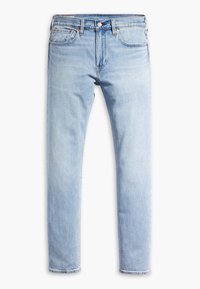 Jean en denim bleu clair avec une coupe droite, cinq poches, passants de ceinture et une fermeture par bouton à la taille sur fond blanc.