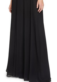 Lang zwarte chiffon rok met een vloeiende uitstraling, plooien en doorschijnende textuur. Heeft een gladde tailleband en een licht uitlopende zoom voor beweging.