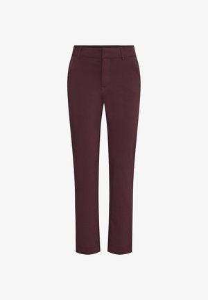 Pantalones de corte ajustado en burdeos, con un ajuste recto, que cuentan con cierre de botón y cremallera, pasadores para cinturón y una textura de tela suave.