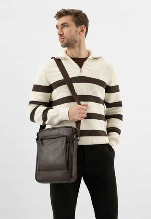 Wojas, TORBA MĘSKA - Schoudertas - brown