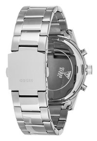 Montre en acier inoxydable argenté avec un bracelet poli, un cadran rectangulaire, un dos simple et le logo "GUESS" gravé. Verre rond.