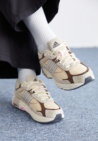 RESPONSE CL UNISEX - Sneakers laag - sand strata/wonder beige/earth strata