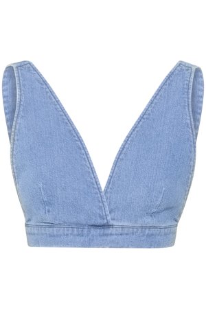 Bralette en denim bleu clair, avec un décolleté en V profond, de larges bretelles et une coupe ajustée avec des détails de couture minimalistes.