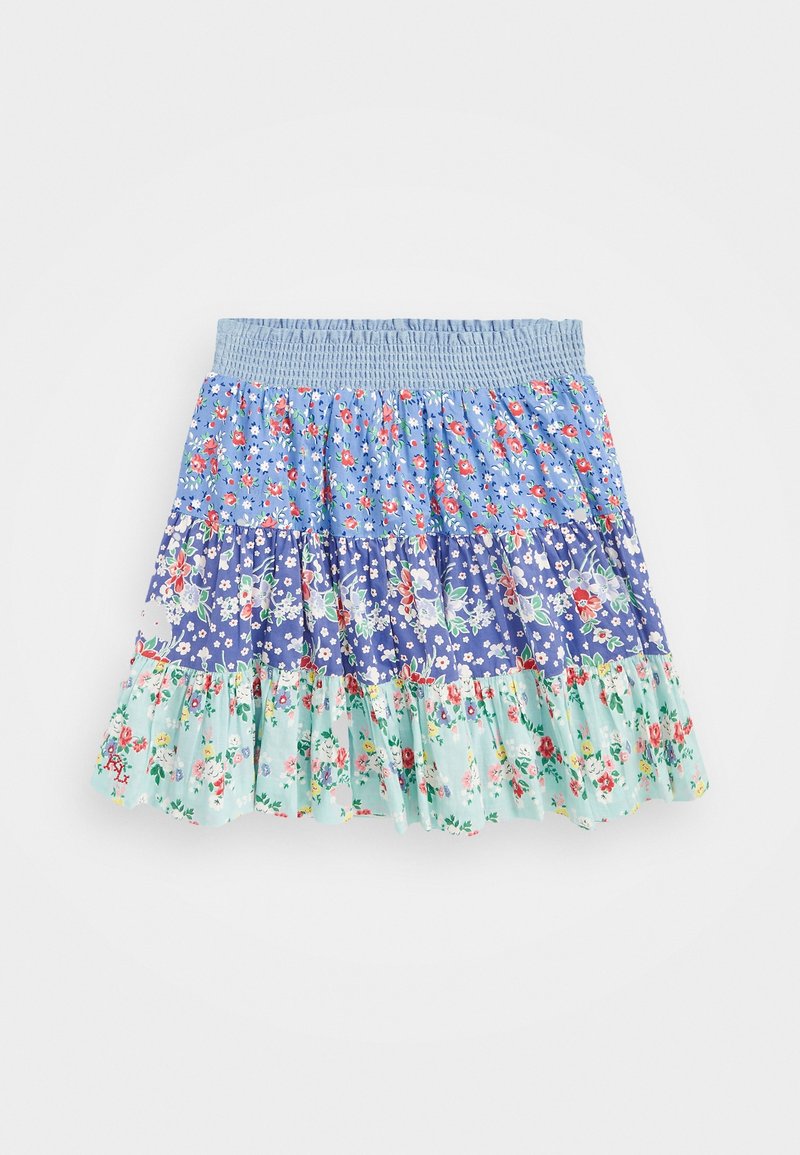 Spódniczka mini o tiered cut z marszczonym pasem w kolorach niebieskim, fioletowym i miętowym, z różnymi małymi wzorami kwiatowymi na każdym panelu.