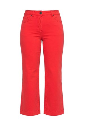 Pantaloni corti rossi con bottone frontale, chiusura con cerniera, passanti per cintura, due tasche frontali e gambe larghe e dritte.