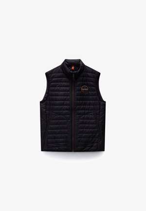 Chaleco sin mangas negro acolchado con cuello alto, cremallera frontal, dos bolsillos con cremallera y parche redondo con logo en el pecho izquierdo.