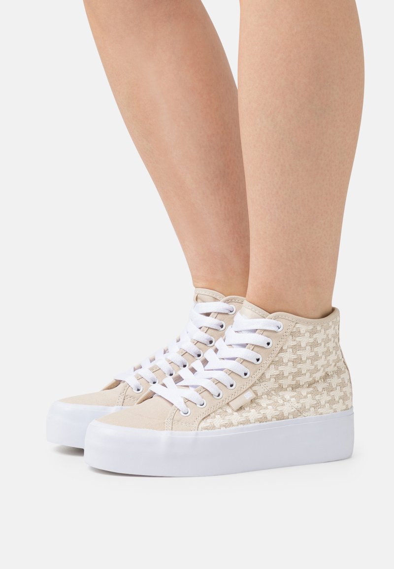 dc platform sneakers