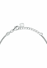 Braccialetto in argento con chiusura a moschettone, charm a forma di cuore e link testurizzati. Il design è semplice con una finitura lucida.