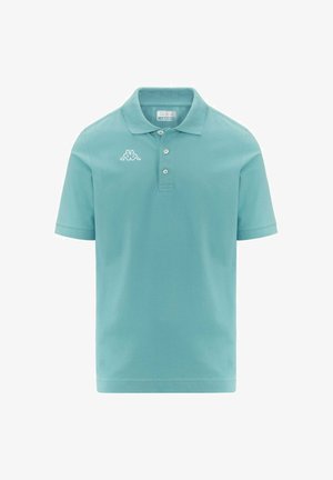 Polo turchese di Kappa, con colletto a tre bottoni, maniche corte e un piccolo logo bianco sul lato sinistro del petto. Tessuto morbido e liscio.
