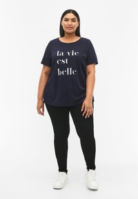 Zoii Letter Print T-Shirt