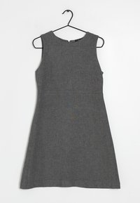 Abito grigio senza maniche con scollatura rotonda, corpino aderente, gonna ampia e tasche laterali, realizzato in tessuto tessuto testurizzato.