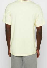 Nike Sportswear Triko s potiskem - off-white