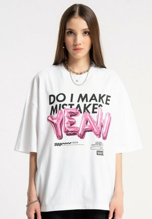 - T-shirt z nadrukiem