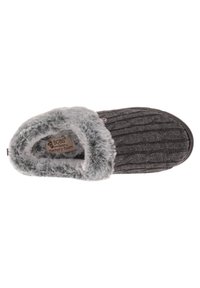 Pantofole grigie lavorate a maglia con un morbido rivestimento in pelliccia sintetica. Presentano una soletta in memory foam e un leggero arco, progettate per comfort e calore.