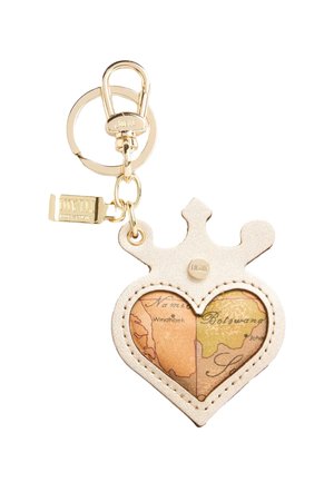 Portachiavi a forma di cuore in pelle color crema con accessori dorati. Presenta un design mappale in tonalità calde, accentuato da bordi cuciti e un dettaglio a corona.